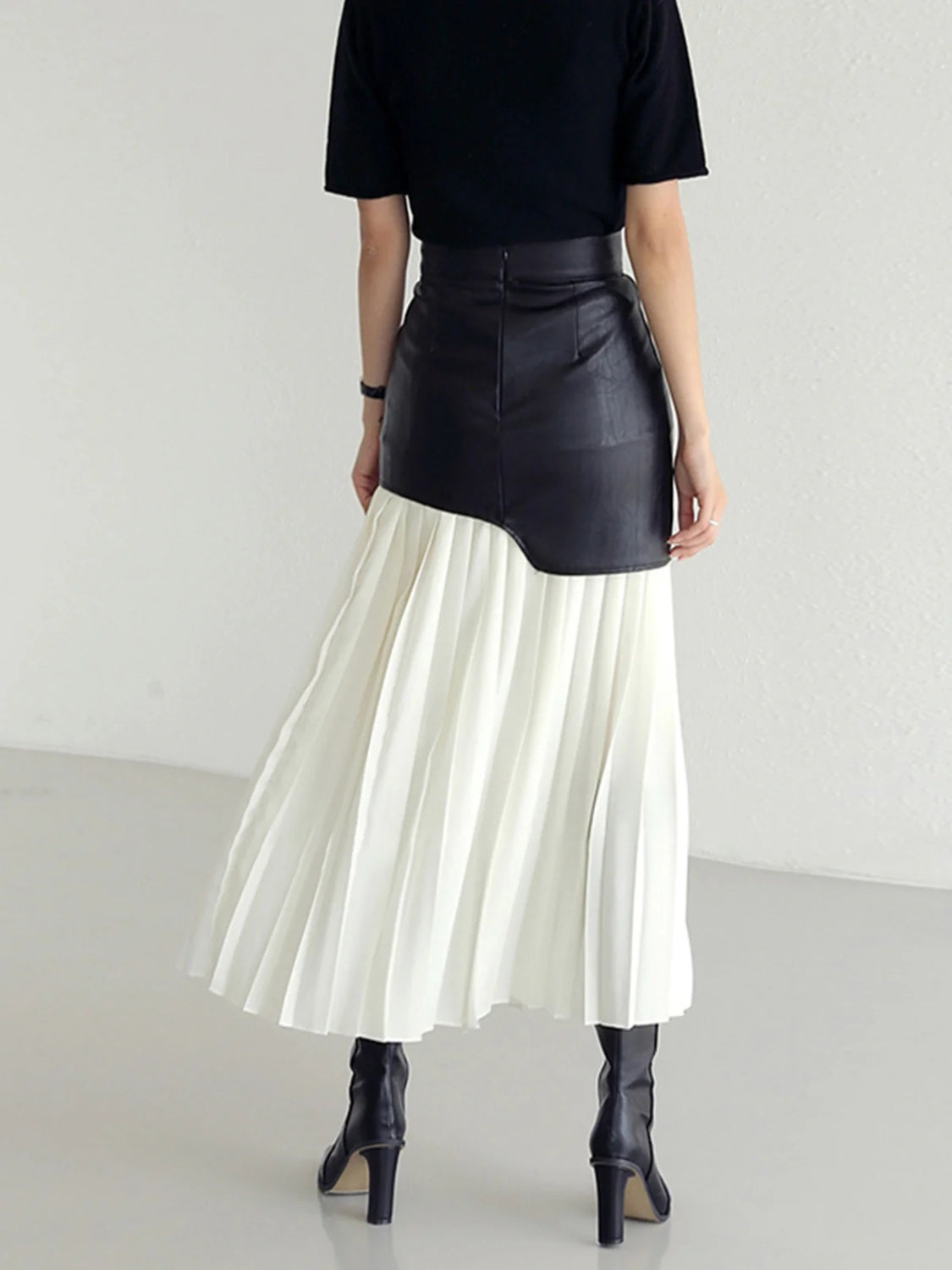 Hazel Blues® | Pleated Contrast High Rise Skirt