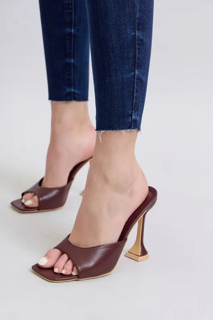 Hazel Blues® | Judy Blue Mid Rise Skinny Jeans with Raw Hem