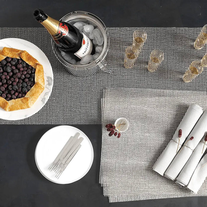 LATTICE TABLE RUNNER IN SILVER